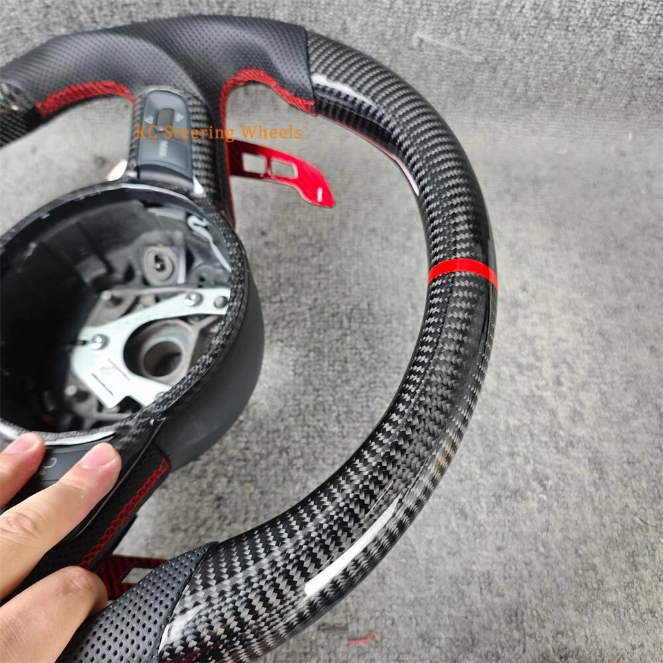 Volante de fibra de carbono de cuero perforado línea roja para Audi R8 TT 2008-2015 Foto 4 de 4