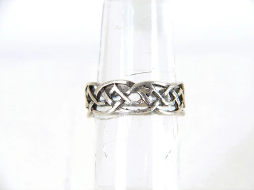 Vintage Woman's Sterling Silver Irish Celtic Knot Band Ring Size 7.75