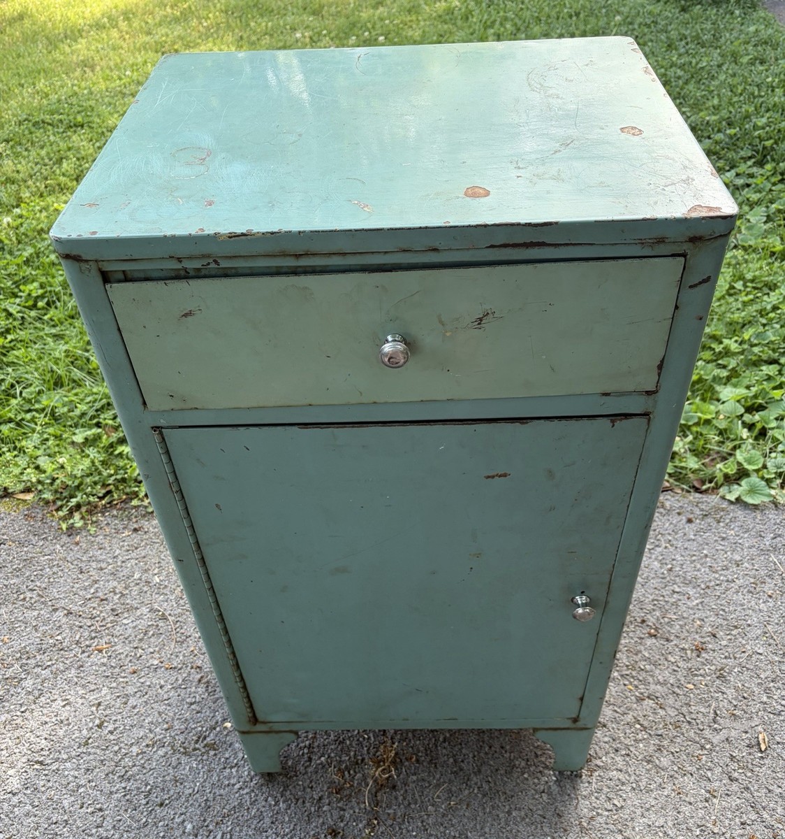 アンティーク シェルフ (左のブルーグリーンのみ) Late 1930'S Original Green Enameled Antique Medical Steel Cabinet