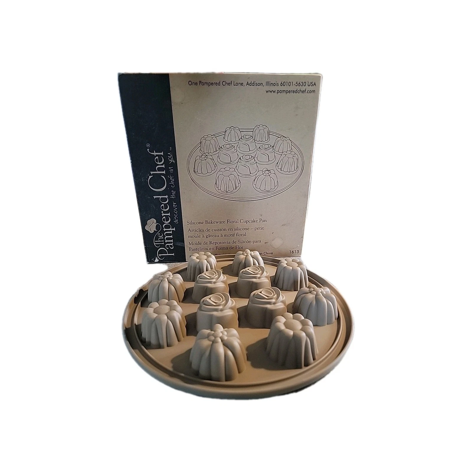 Pampered Chef Silicone Cupcake Muffin Pan Floral Flower Rose Molds Bakewear