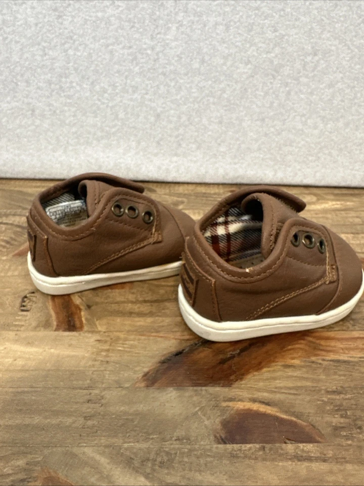 Zapatos de cuero sintético marrón talla 2T TOMS para niños pequeños Foto 4 de 4