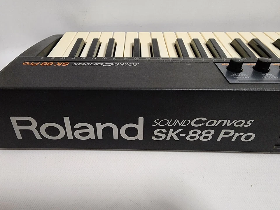 Roland SK-88 PRO Keyboard Synthesizer Black keyboard Music Instruments - Image 4 of 4