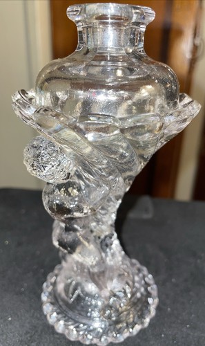 Antiguo candelabro/jarrón reutilizable botella de perfume querubín de vidrio prensado EAPG - Imagen 2 de 8