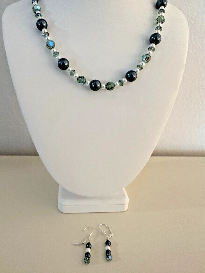 Colar e brincos combinando de cristais Swarovski azuis, brancos e verdes mar - Muito bom estado - Imagem 4 de 4