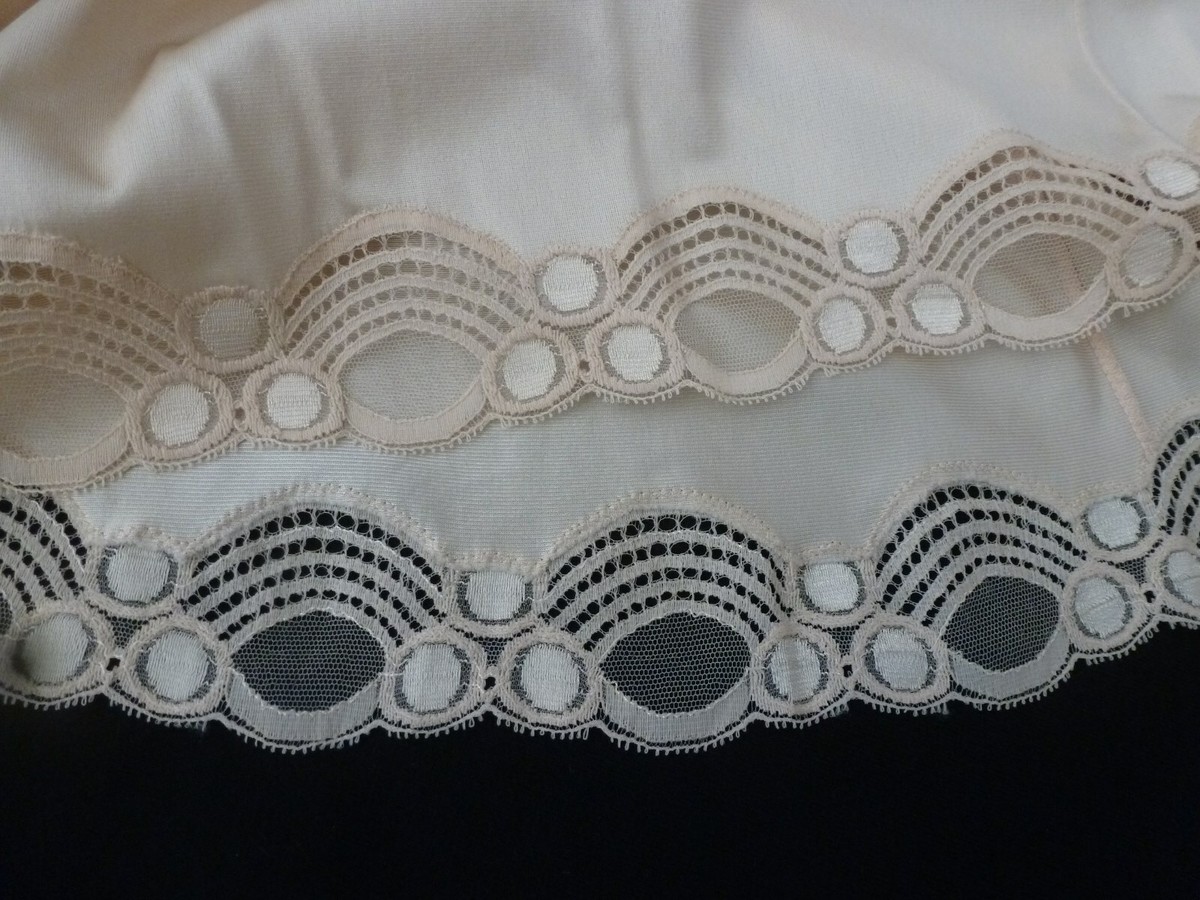 Jupon Vintage Dentelle - Taille élastique 42/44 - Blanc - Ref E406