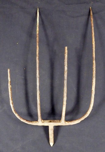Antique Rustic 4-Tine Pitchfork Hay Rake Primitive Country Home Farm Pitch Fork - Picture 3 of 4