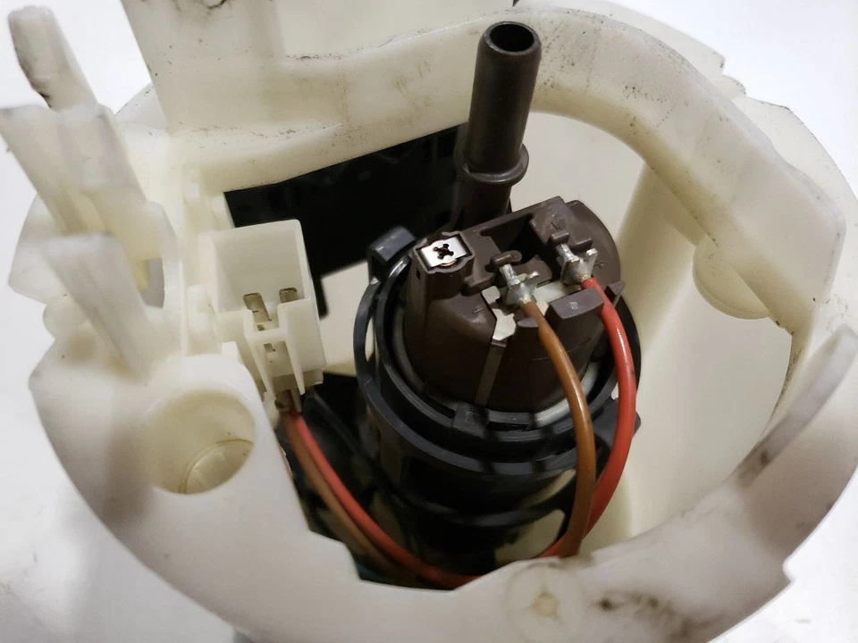 Conjunto de bomba de combustible del lado derecho del pasajero - W209 CLK500 2003 cupé - 03-09 OEM Foto 4 de 4