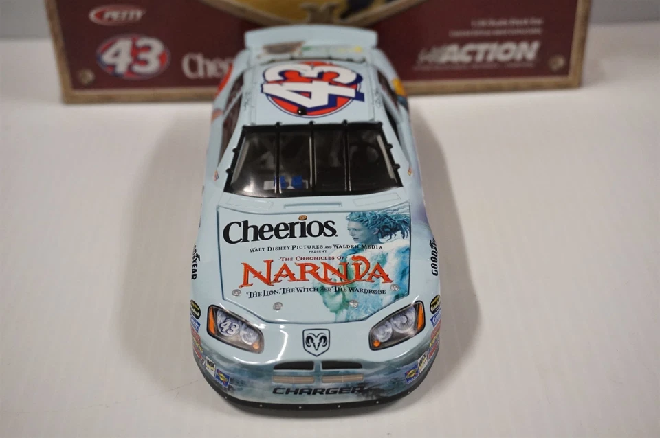 Coche diecast NASCAR 2005 1/24 Jeff Green #43 Cheerios/Las Crónicas de Narnia Foto 4 de 4
