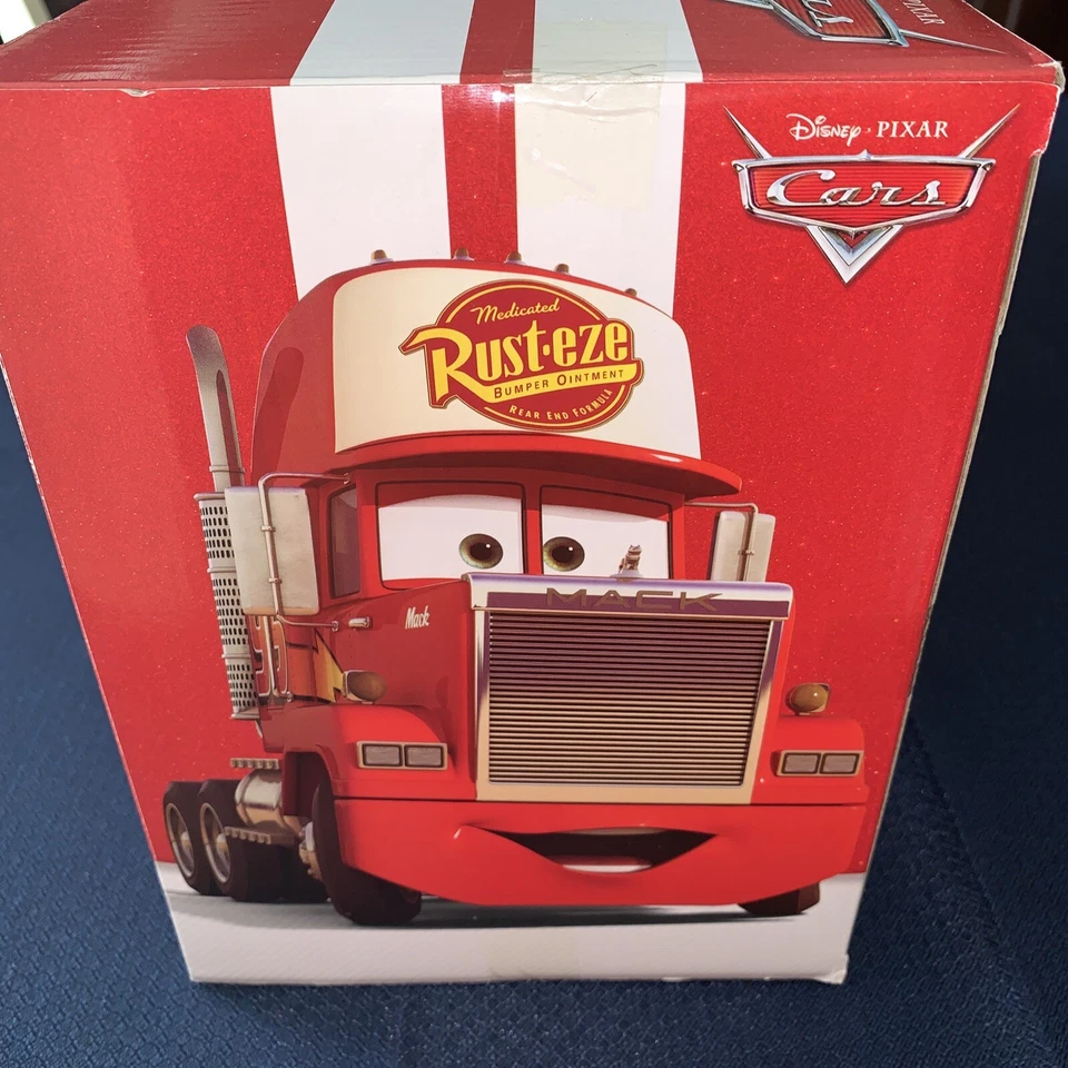 Cars Mack Die Cast Carrier Disney Store Ultimate Gift Set tiene capacidad para 8 coches NUEVO ENORME Foto 3 de 4
