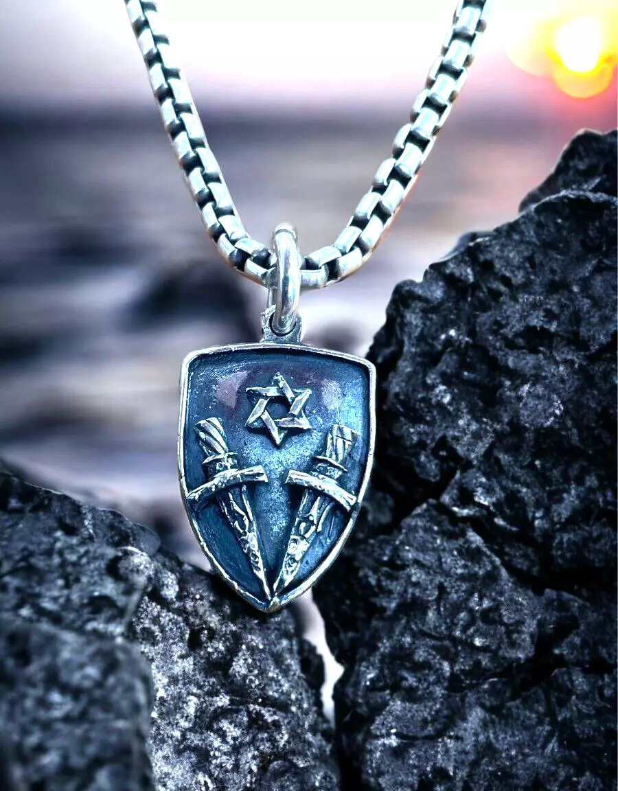 Iron necklace shop