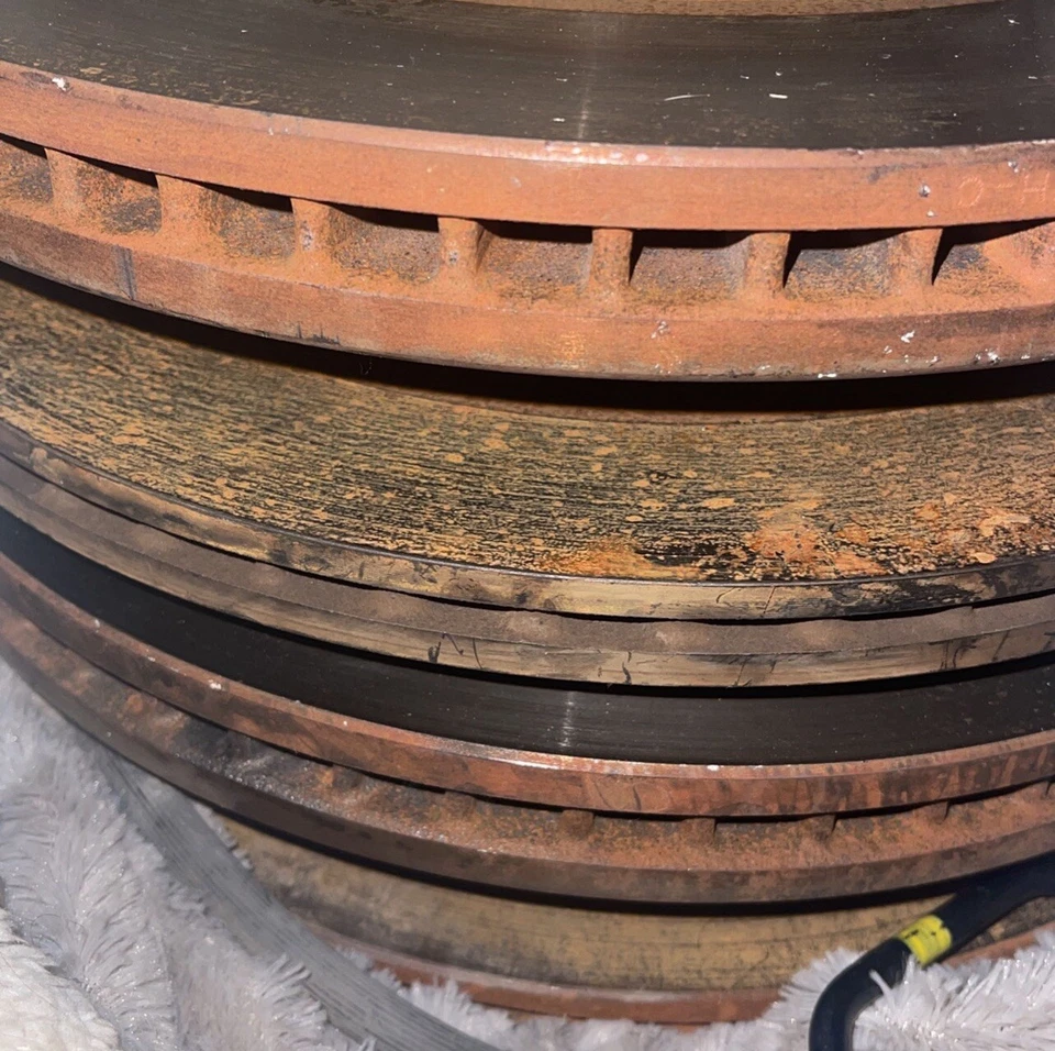 Juego de rotores/discos delanteros y traseros Infiniti Q50s/Q60s 2014+ usados Infiniti genuinos Foto 3 de 3