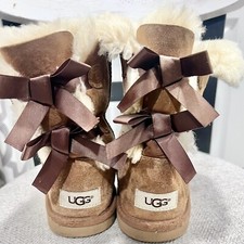 Ugg Women s Boots Size 4US Bailey Bow II Chestnut Shoes Low Heel