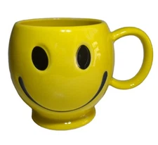 Feed The Day Corner Bakery Cafe Smiley Face Mug 10 oz Yellow W/ Black Print Cup