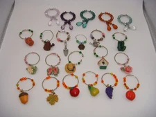 LOT OF 22 VINTAGE WINE GLASS MARKERS CHARMS BEADS CRYSTAL FRUITS FLOWERS ESTATE