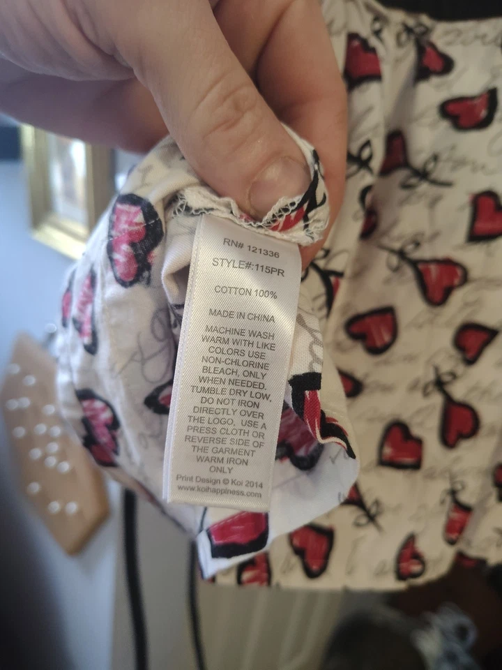 Large Scrub Top Koi By Kathy Peterson Heart Flowers - Image 4 of 4