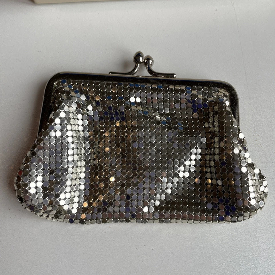 Monedero vintage de malla plateada Whiting & Davis con cerradura de beso Art Deco de lujo con caja Foto 3 de 4