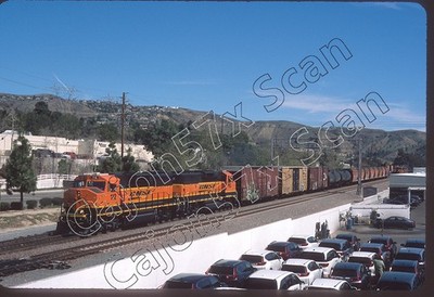 Original Dia - BNSF GP60M-3 112 NEU Umbau & Zug in Esperanza, ca. 3/18