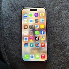 Apple iPhone 15 128GB Rosa iOS Smartphone mit OVP + Handyhülle Stitch