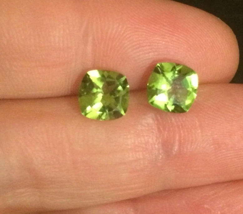 2.90CT NATURAL CUSHION CUT PAKISTAN GREEN PERIDOT 2Pc LOOSE GEMSTONES - Image 3 of 3
