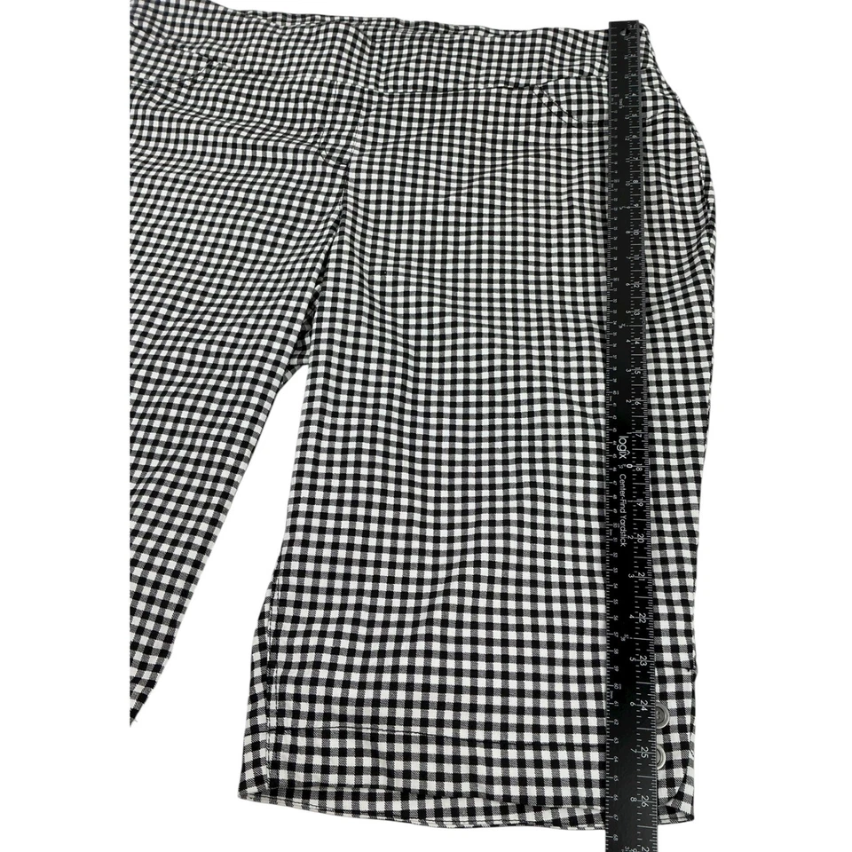 Pantalones cortos capri a cuadros de guinga negros blancos 24W ALIA para mujer Foto 3 de 4