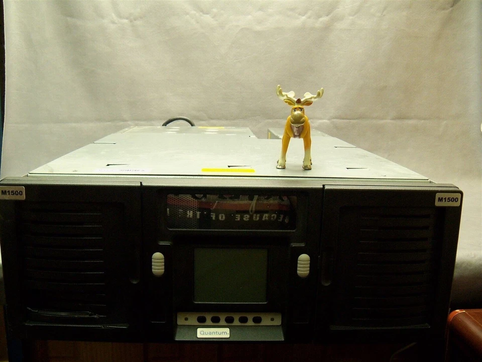 Biblioteca de cintas Quantum ATL M1500 serie M automatización de cintas de clase empresarial Foto 2 de 4