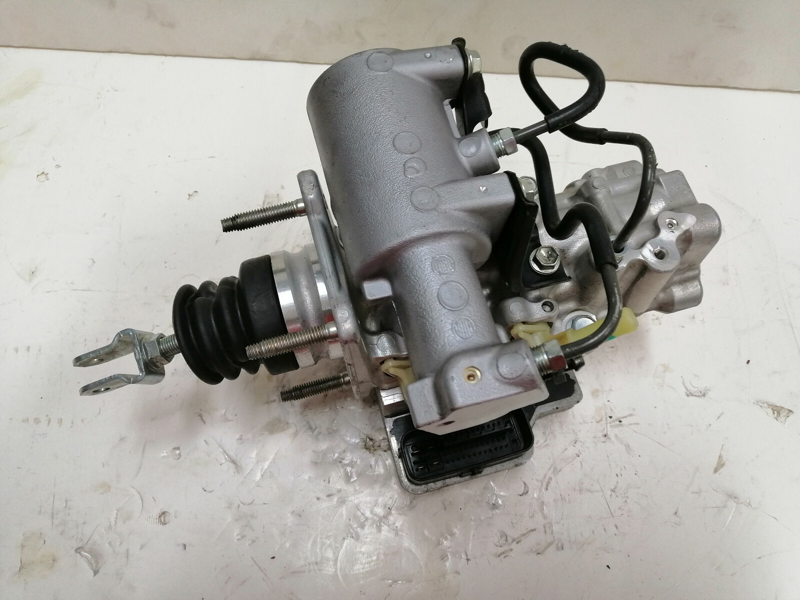 2014 Toyota Prius C ABS Brake Actuator Pump Assembly 4721052220 eBay