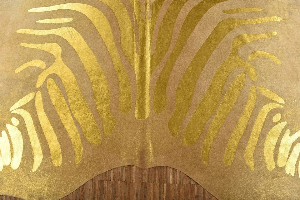 Kuhfell Hellbraun mit goldenen Zebra Prägung Rinderfell Teppich 210 x 180 cm - Bild 3 von 4