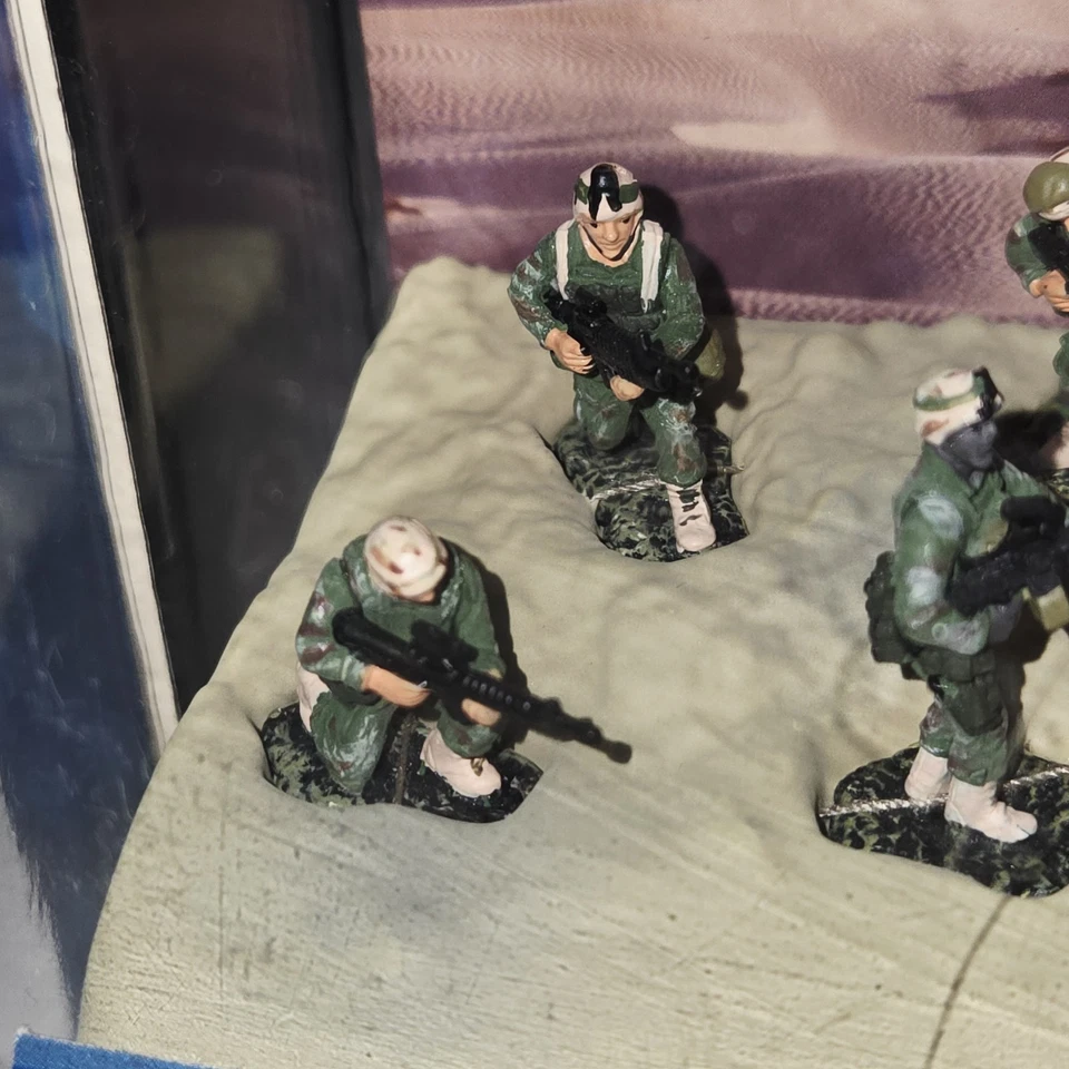 Corgi US95103 Tactical Strike - USMC Infantry 1st Marine 6 figures - Image 4 of 4