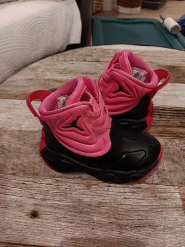 STIVALI DA PIOGGIA NIKE AIR JORDAN DRIP 23 ROSA E NERI BAMBINA 6C CT5799 600