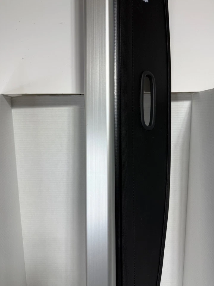 Cubierta de pantalla de maletero de carga trasera Pontiac Vibe 53" - retráctil Foto 4 de 4