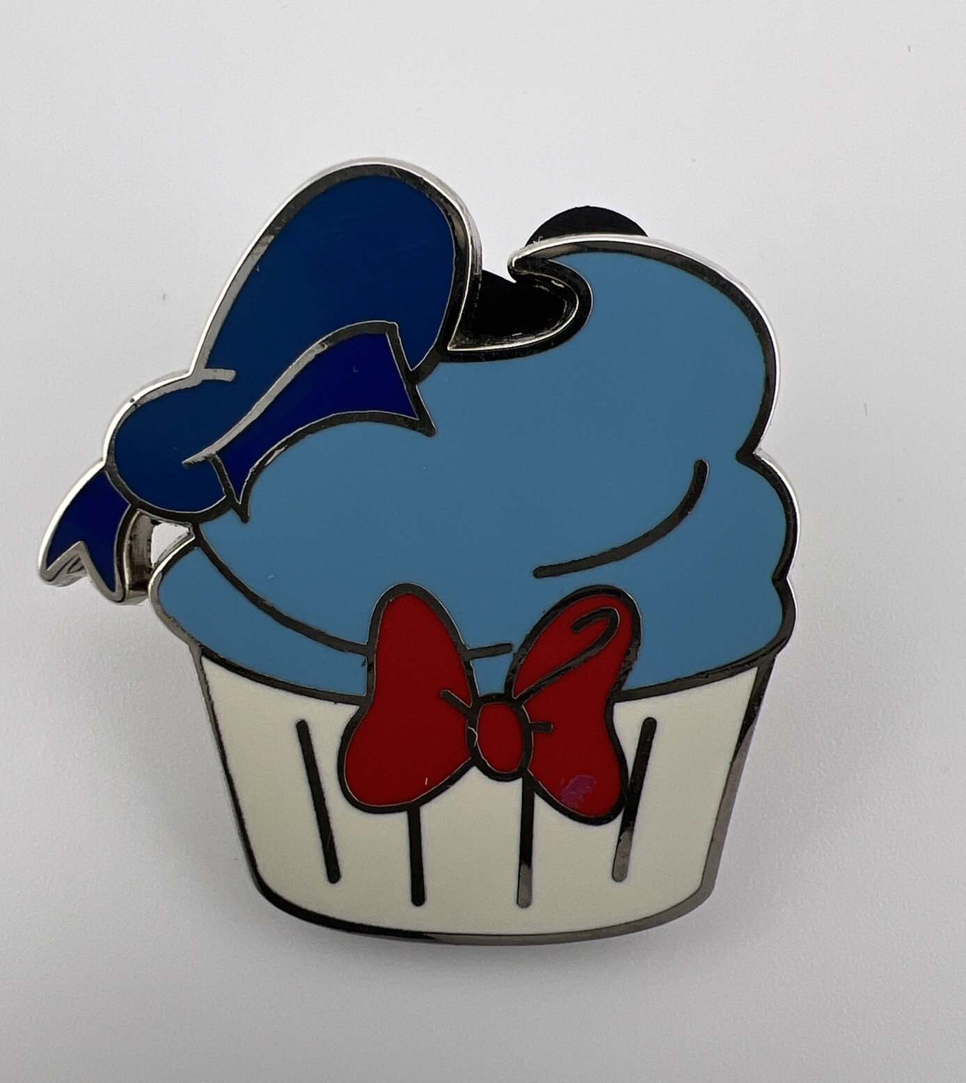 Disney Pin Character Cupcake Mini-Pin Set Donald Duck ONLY Dessert. 2011. Used.