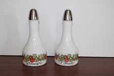 GEMCO OIL VINEGAR CRUETS LE VINAIGRE L' HUILE SPICE OF LIFE' PATTERN MADE IN USA