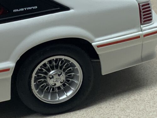 1/18 GMP 1988 Ford Mustang GT white red interior 19001 blemished LPD EXCL #310 - Bild 17 von 19