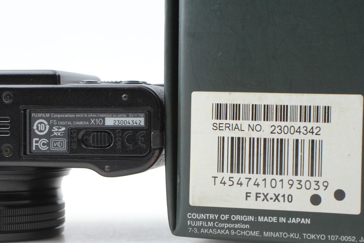 MINT+ in Box】 Fujifilm X10 12.0 MP Black Digital Camera MINT+ in Box】 Fujifilm X10 12.0 MP Black Digital Camera