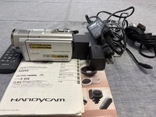 Sony HDR-CX500V Handycam Camcorder 12x-optical 150x-digital 32GB w/ 2batteries