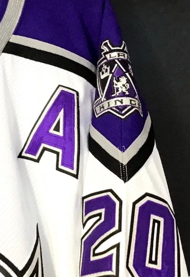 Reebok CCM Authentic MiC LA Kings White & Purple Robitaille Jersey Size 48 - Image 4 of 4