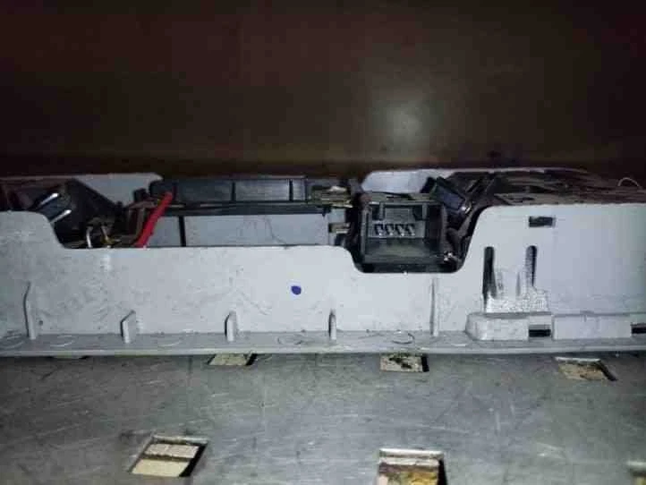 Luz interior MAZDA 6 Sedán GG 2.0 diésel 100kw 2005 26120805 Foto 2 de 3