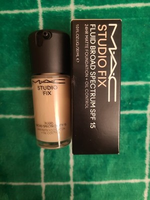 NC15 MAC STUDIO FIX FLUID SPF 15 24H MATTE FOUNDATION + OIL CONTROL (1 fl.oz.)
