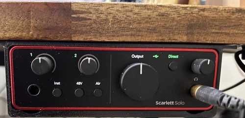 Focusrite Scarlett Solo 4. Gen Untertischhalterung