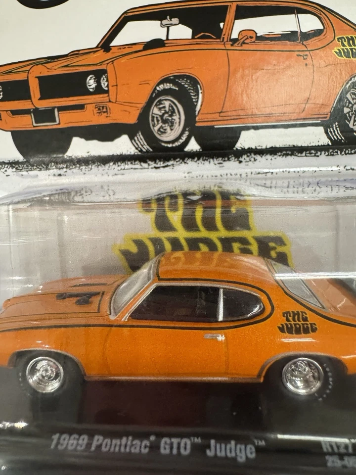 NEW M2 Machines Set of 2: Pontiac GTO Judge CHASE & Standard 1:64 Diecast Cars - Image 3 of 4