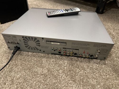 Panasonic DMR-E75VP Lettore DVD VCR TESTE PULITE! con telecomando testato funzionante - Foto 4 di 5