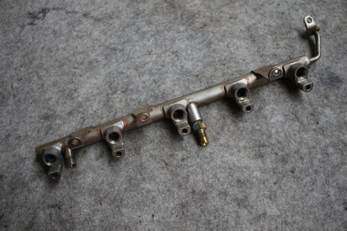 Original Audi S6 4F S8 4E Kraftstoffverteiler 07L133315A fuel rail links left