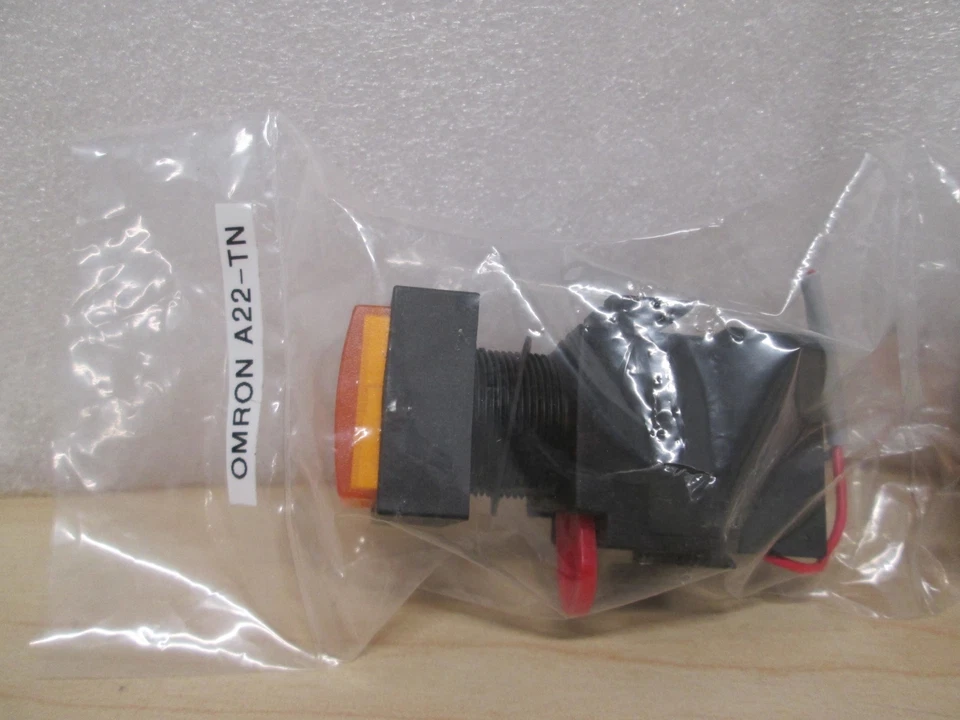 Omron A22-TN con pulsador lote de 2, usado Foto 3 de 4