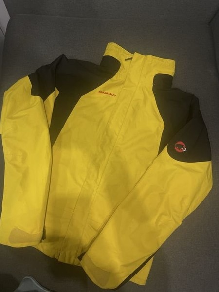 Men Mammut Windbreaker Yellow GORE-TEX