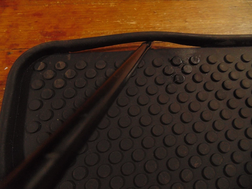 2015-2019 VOLKSWAGEN VW GOLF SPORTWAGEN TDI FLOOR MATS RUBBER SET OF 4 OEM BLACK - Image 4 of 4