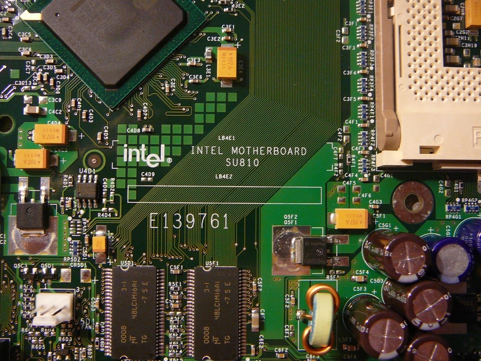 INTEL SU810 Mother Board Socket 370 200FSB SDRAM NLX Audio/Video **NEW** - Image 2 of 4