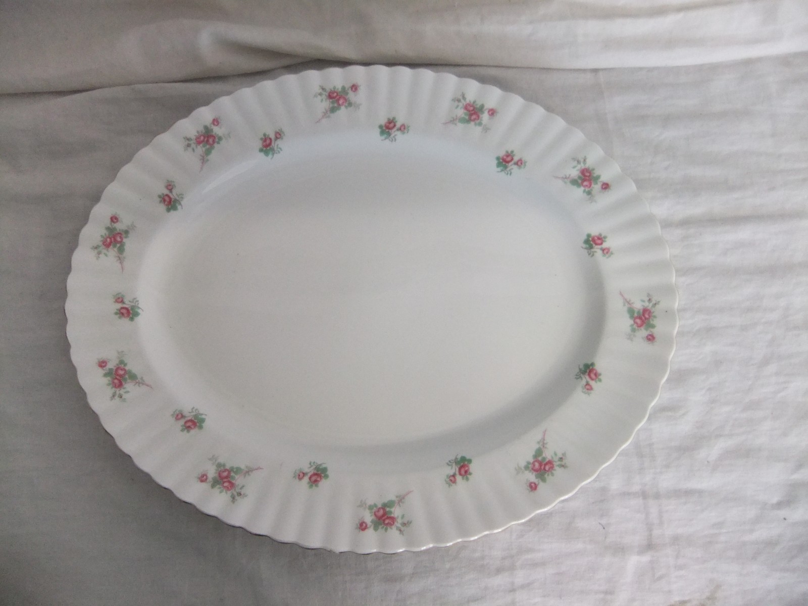 c4 Porcelain Richmond Bone China Rose Time embossed floral gilded