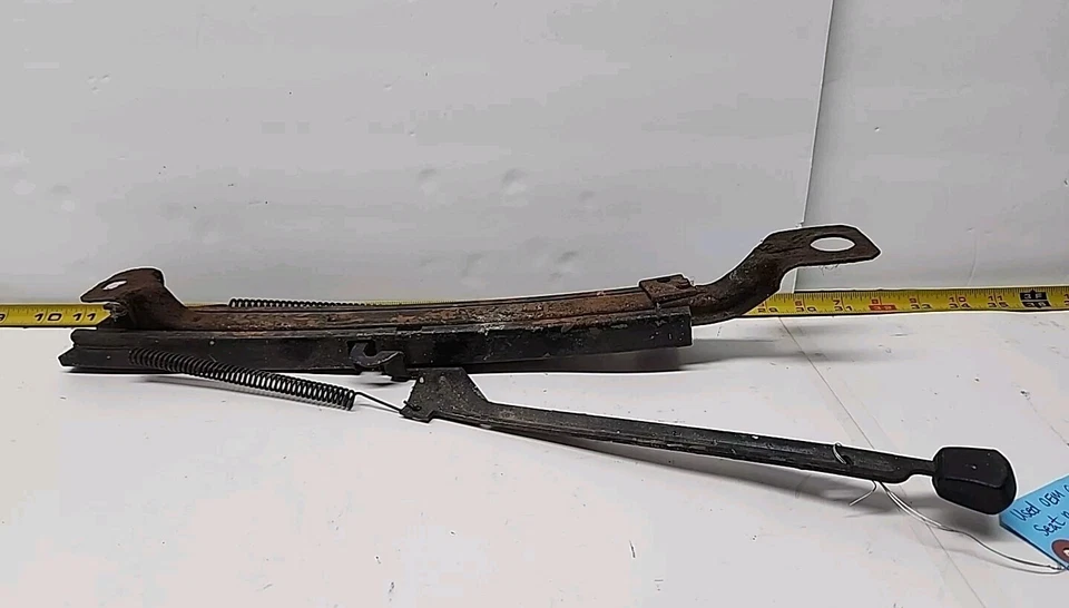 Ajustador de liberación de asiento de banco delantero GM 1957-58 Oldsmobile 88/98 (910) usado OEM Foto 2 de 4