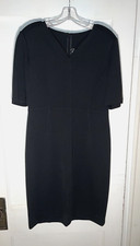 St. John Short Sleeve V Neck Sheath Dress Front Slit Black Size 8. d95