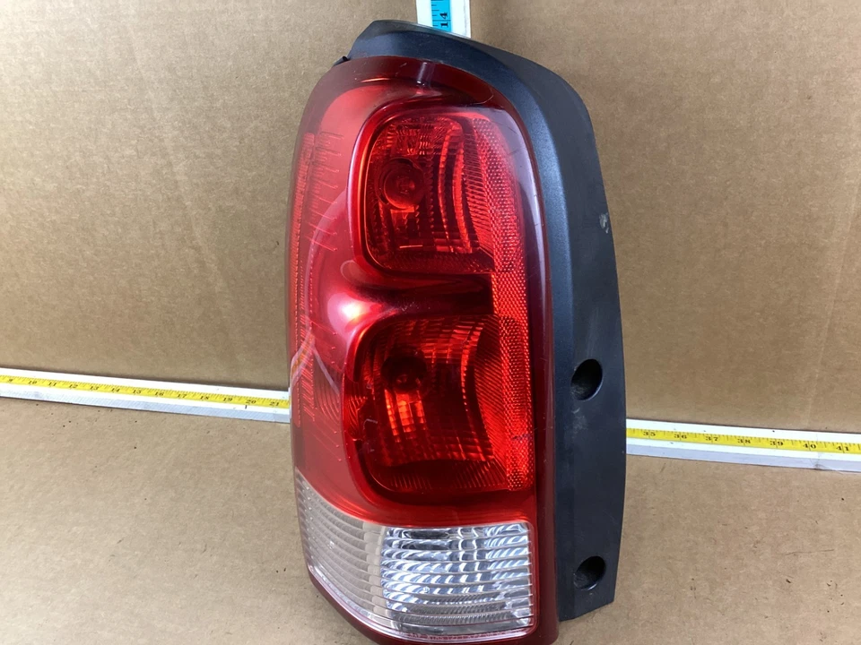 Conjunto de luz trasera izquierda del lado del conductor Chevrolet Uplander 2005-2009 Foto 3 de 4
